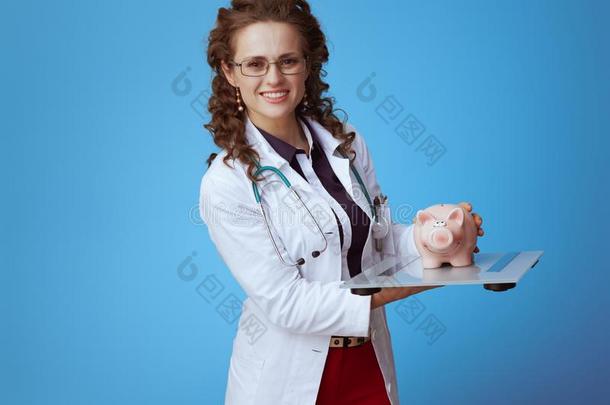 医学的医生女人展映重量规模和小猪银行