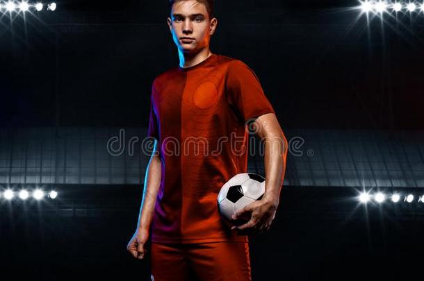 十几岁的青少年-足球演员.男孩采用足球运动装后的游戏