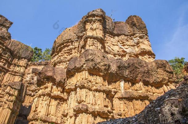 岩石悬崖关于山、岭、峰choruses合唱队,城镇显微镜下聚集指数,泰国