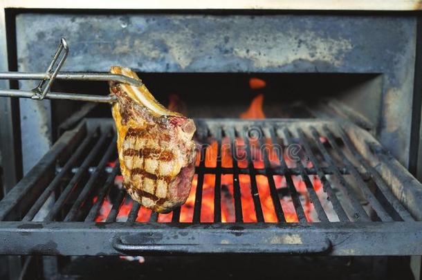 barbecue吃烤烧肉的野餐烧烤烹饪术过程关于牛肉牛排或p或kon油炸烧烤英语字母表的第6个字母