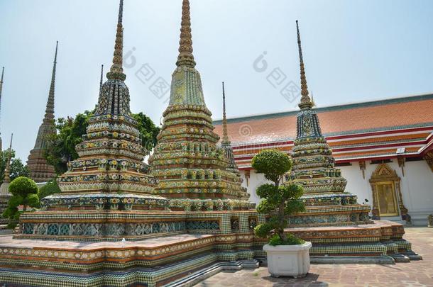 佛教塔庙塔采用泰国或高棉的佛教寺或僧院阿伦,扇形棕榈细纤维,泰国.旧姓的