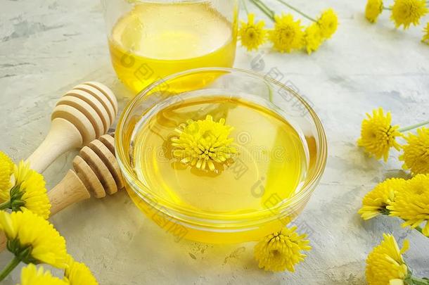 新鲜的蜂蜜,黄色的芳香夏芳香therapy治愈菊花