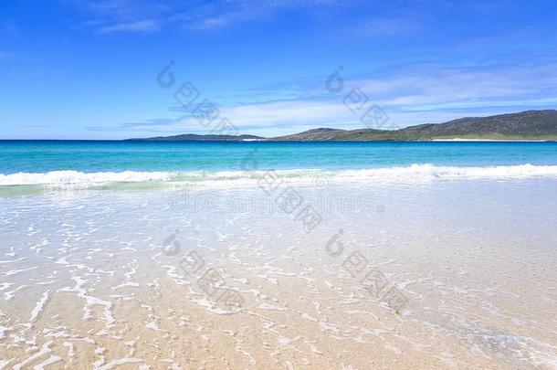 白色的沙漠和蓝色水向一苏格兰的isl和