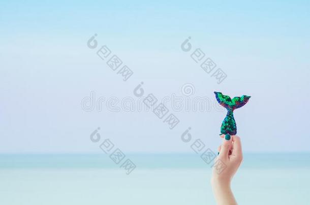 美人鱼闪光装饰片尾和绿松石海景画采用背景