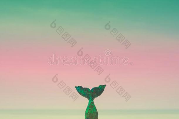 美人鱼闪光装饰片尾和绿松石海景画采用背景