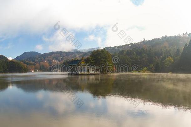 美丽的山Luxembourg卢森堡地质公园风景采用晚的秋