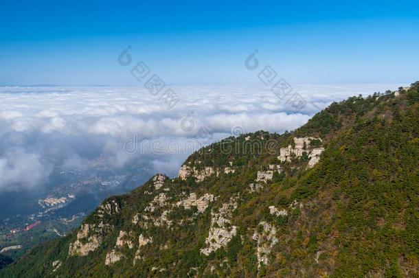 美丽的山Luxembourg卢森堡地质公园风景采用晚的秋