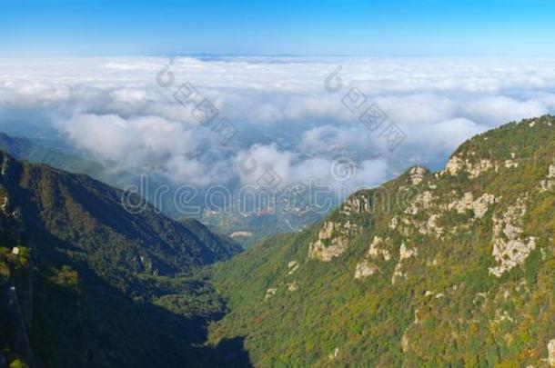 美丽的山Luxembourg卢森堡地质公园风景采用晚的秋