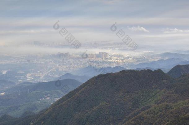 美丽的山Luxembourg卢森堡地质公园风景采用晚的秋