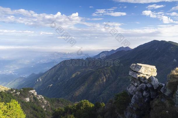 美丽的山Luxembourg卢森堡地质公园风景采用晚的秋