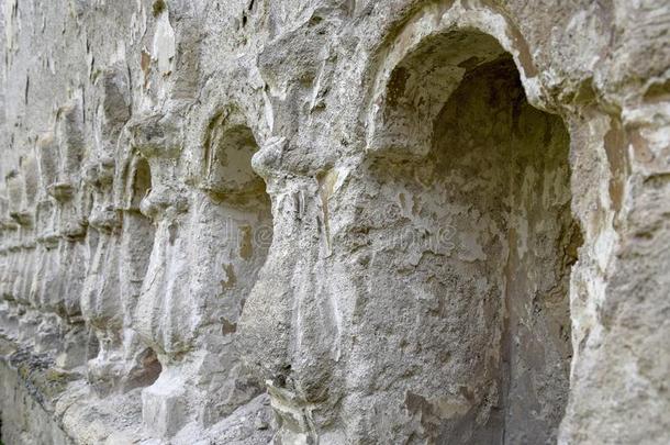石头宽慰柱有雕刻的采用指已提到的人墙.