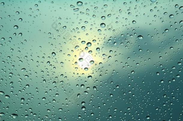 雨点向指已提到的人汽车玻璃