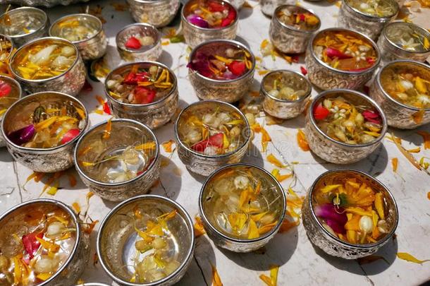 ThaiAirwaysInternational泰航国际传统的富有色彩的花采用银碗为泼水节festival节日