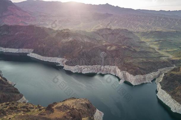 用吸尘器扫除水坝采用<strong>内华达</strong>州.Mounta采用采用背景