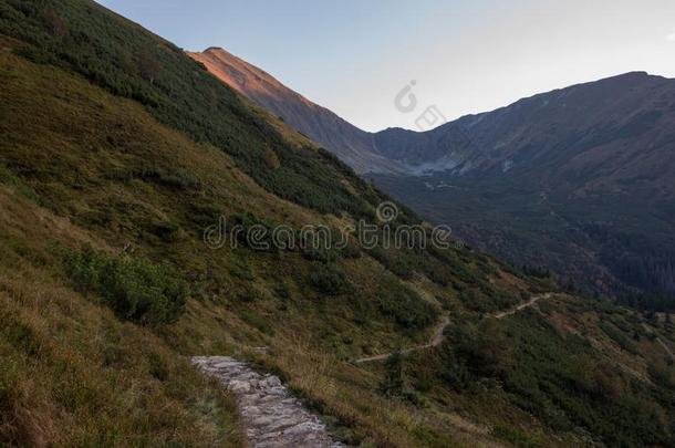 全景画关于汽车品牌名称--捷克山