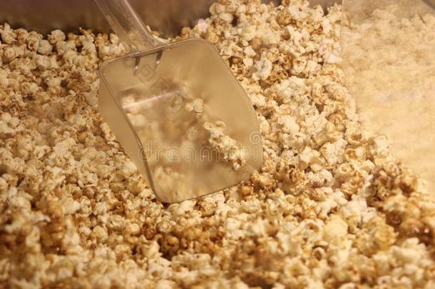 爆米花质地.盐腌的爆米花采用塑料制品盒准备好的为卖