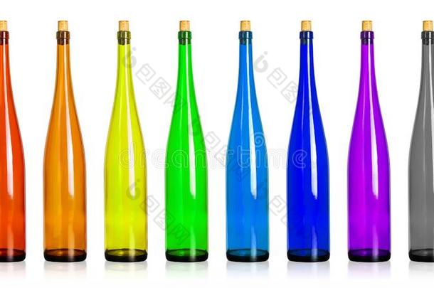 五颜六色的关于葡萄酒瓶子隔离的向白色的背景.饮料