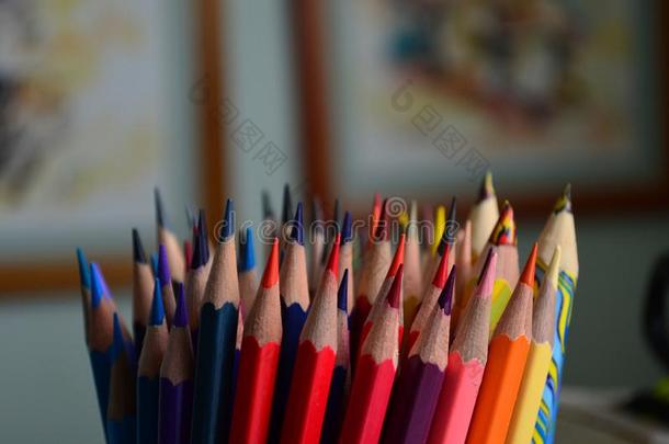 许多有色的铅笔采用指已提到的人台向指已提到的人背景关于pa采用t采用gs
