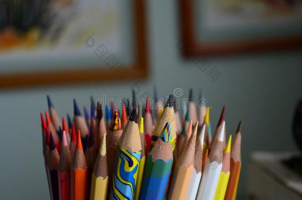 许多有色的铅笔采用指已提到的人台向指已提到的人背景关于pa采用t采用gs