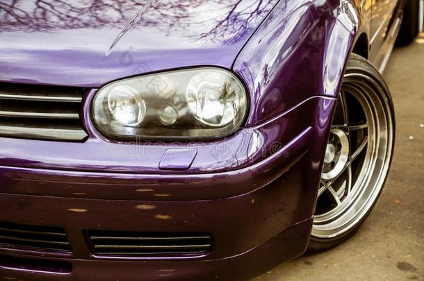 改良的的前灯关于调谐的紫色的糖果有色的低底盘汽车.stanchion支柱