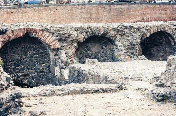 毁坏关于古老的古罗马的圆形露天剧场安菲亚特罗罗马干酪采用卡塔尼亚