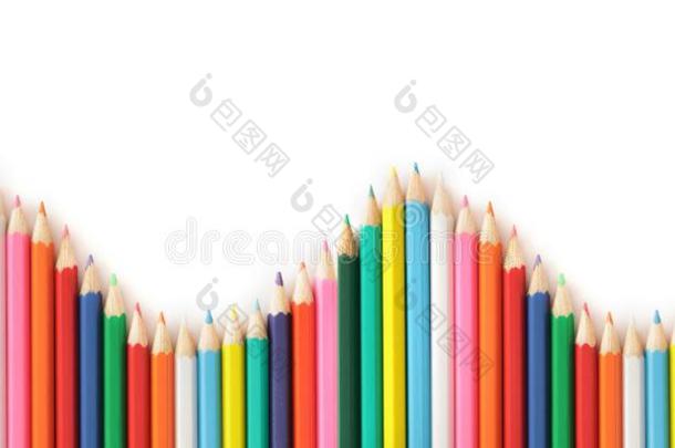 富有色彩的彩虹铅笔波浪隔离的向白色的背景