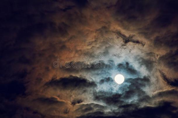 满的月亮和多云的天,神秘的夜<strong>大气</strong>,幻想一