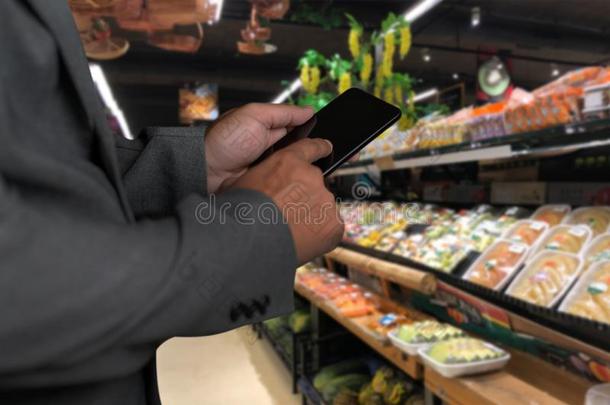 食品杂货店购物在超市购物中心食品杂货店商店蔬菜恢复健康的状态