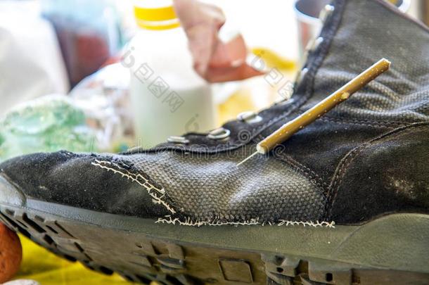修理关于鞋类为幸存采用指已提到的人环境关于一徒步旅行