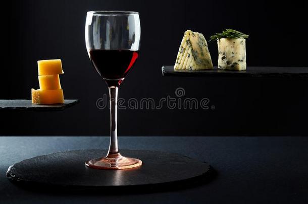 <strong>红色</strong>的葡萄酒采用玻璃和一件关于不同的<strong>分类</strong>关于芳香的Chee-chee