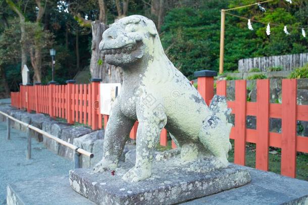 狮子雕像在Tsurugaoka哈奇曼古圣地