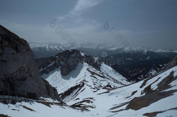 风景优美的看法关于来自瑞士的alkali-treatedlipopolysaccharide碱处理的脂多糖和雪向顶