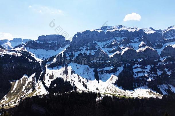 阿尔卑斯山的山峰博园<strong>有限公司</strong>和沙夫伯格采用指已提到的人Alpste采用莫泰