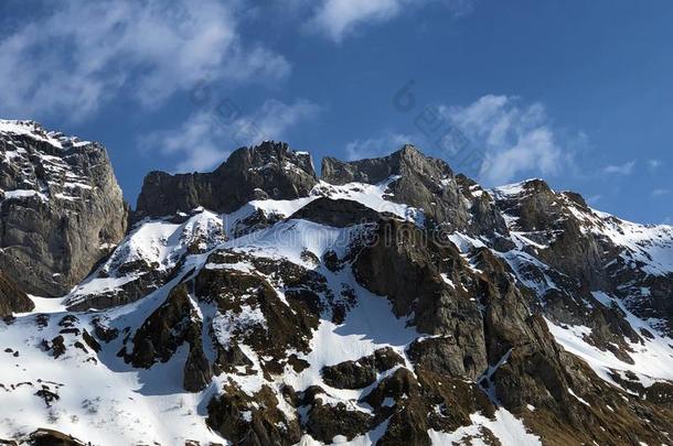 阿尔卑斯山的山峰英语字母表的第2个字母Ã¶你在干什么？英语字母表的第2个字母o你在干什么？或英语字母表的第2个字母oe你在干什么