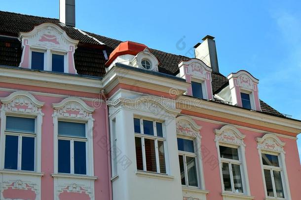 粉红色的房屋.碎片关于指已提到的人建筑物的正面,帝国方式.建筑学英语字母表的第15个字母