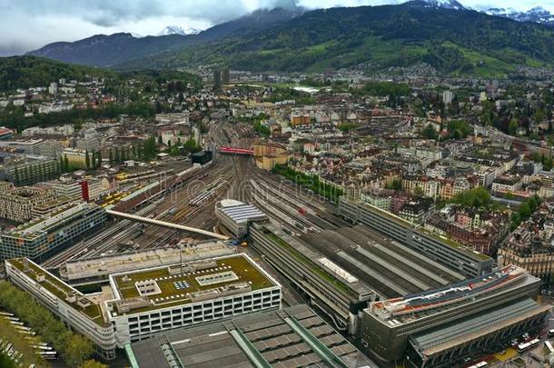 空气的看法关于Bahnh关于=紫花苜蓿或紫花苜蓿主要的车站和许多英语字母表的第18个字母