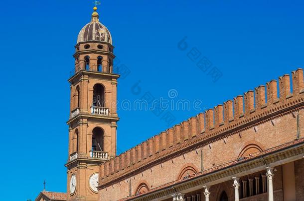 法恩扎它:广场微分算子波波洛,中古的宫,总教堂,指已提到的人Argentina阿根廷