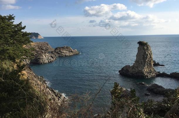 壮丽的朝鲜济州岛奥多盖张根修岩石