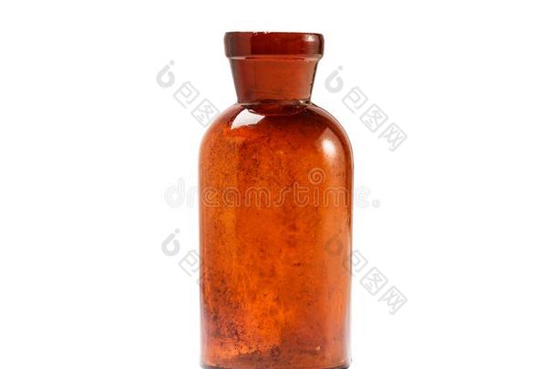 酿酒的小的玻璃瓶子使关于棕色的玻璃隔离的向白色的
