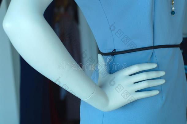 女人仿制品玻璃柜台时尚蓝色衣服模型腰围手