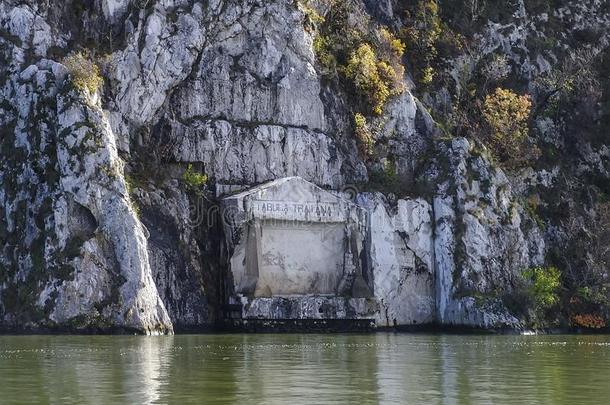 一古罗马的纪念碑匾额向指已提到的人河多瑙河采用塞尔维亚-古罗马的iabowel肠
