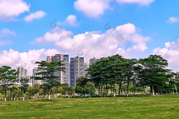 充满生机的全景的看法关于典型的中国人风景和住客