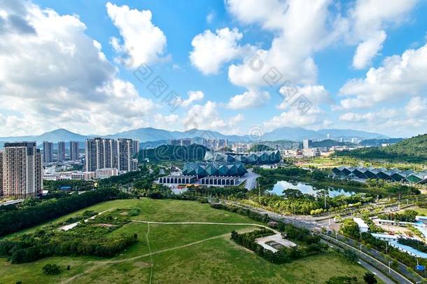 充满生机的全景的看法关于典型的中国人风景和住客