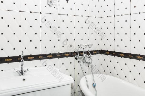 浴室内部采用艺术装饰方式.典型的浴室和洗<strong>手台</strong>