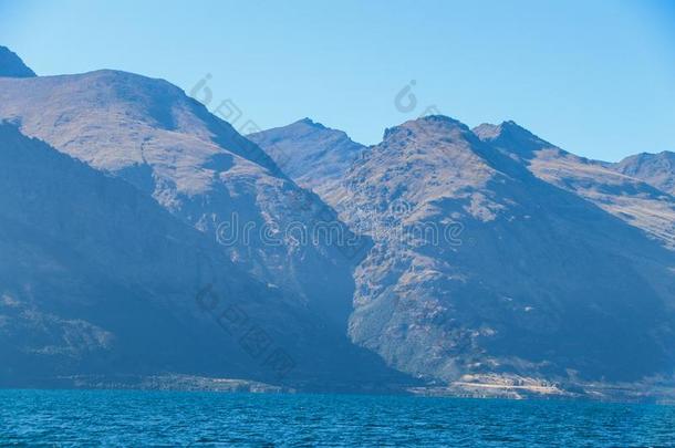 捕鱼新的西兰岛南方岛湖和山