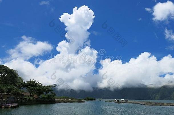 看法关于指已提到的人巴都尔山和指已提到的人湖.在指已提到的人地点关于自然的