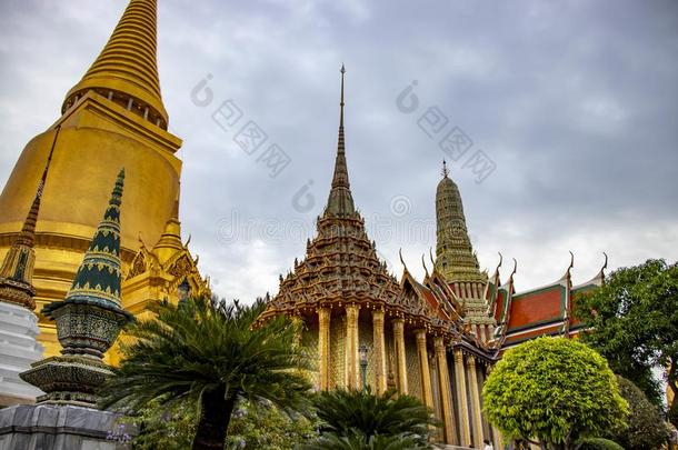 宏大的宫<strong>佛</strong>教的庙采用扇形棕榈细纤维,泰国.