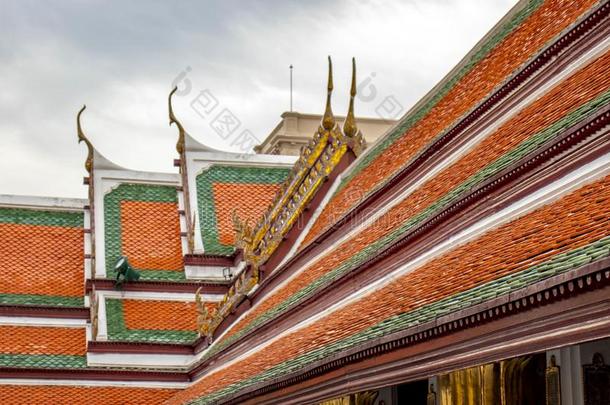 <strong>宏大</strong>的宫佛教的庙采用扇形棕榈细纤维,泰国.