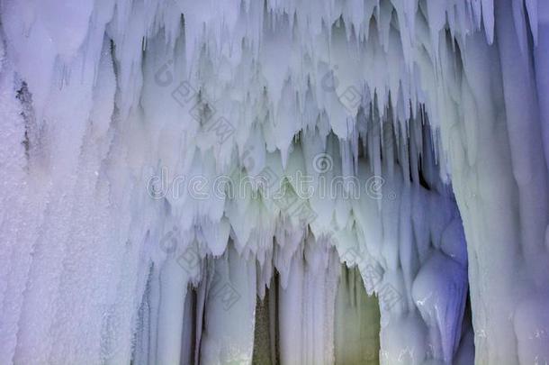 朱玛达·塔尼冰洞穴组