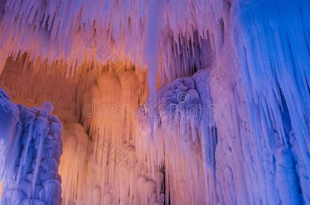 朱玛达·塔尼冰洞穴组